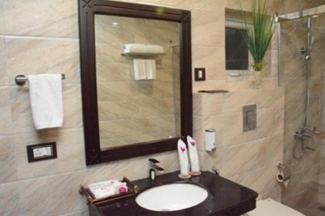 Hotel Atithi Guwahati Exteriör bild