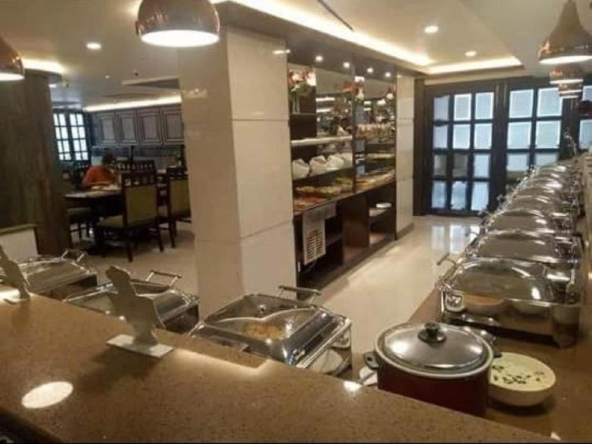 Hotel Atithi Guwahati Exteriör bild