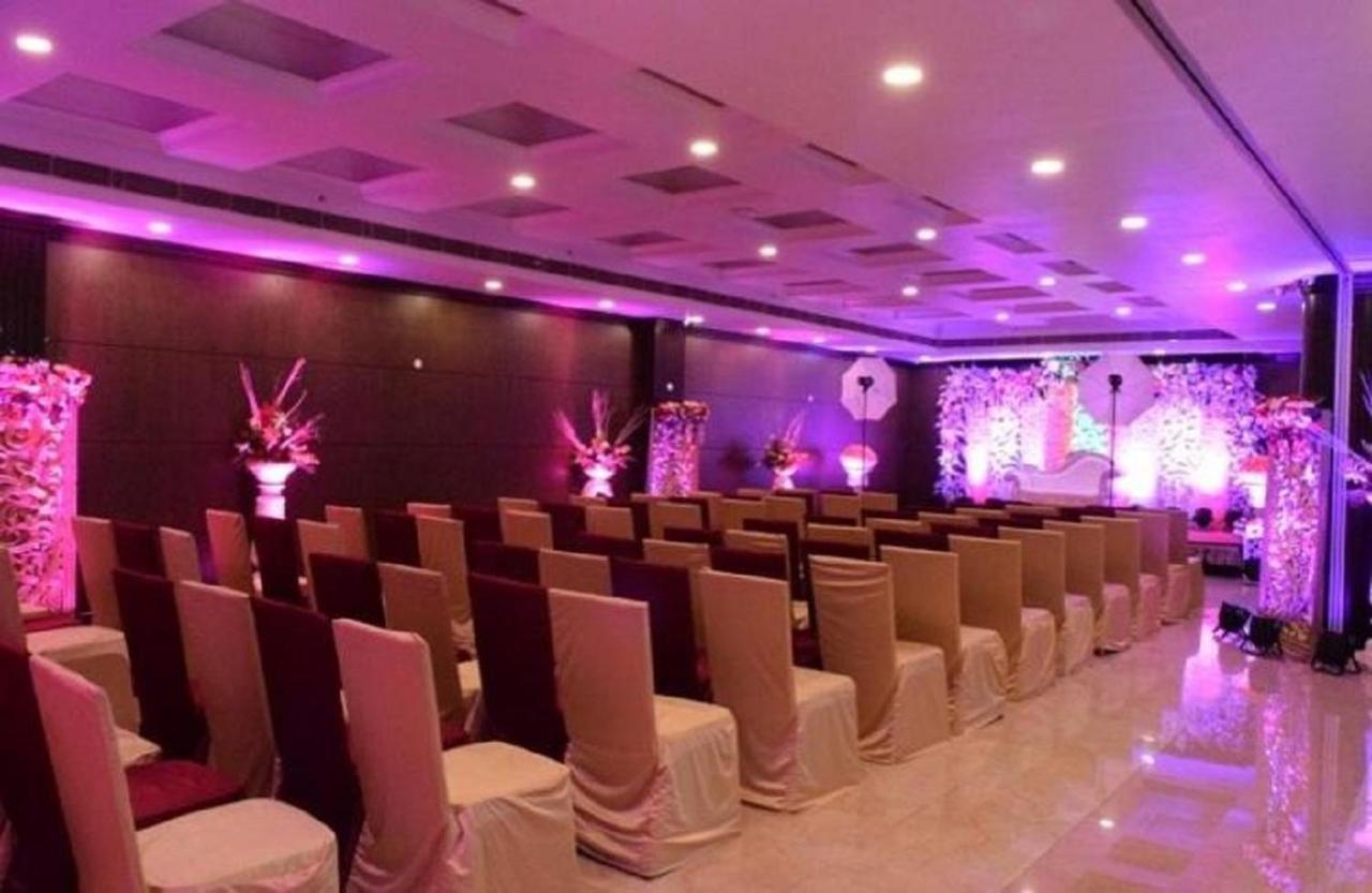 Hotel Atithi Guwahati Exteriör bild
