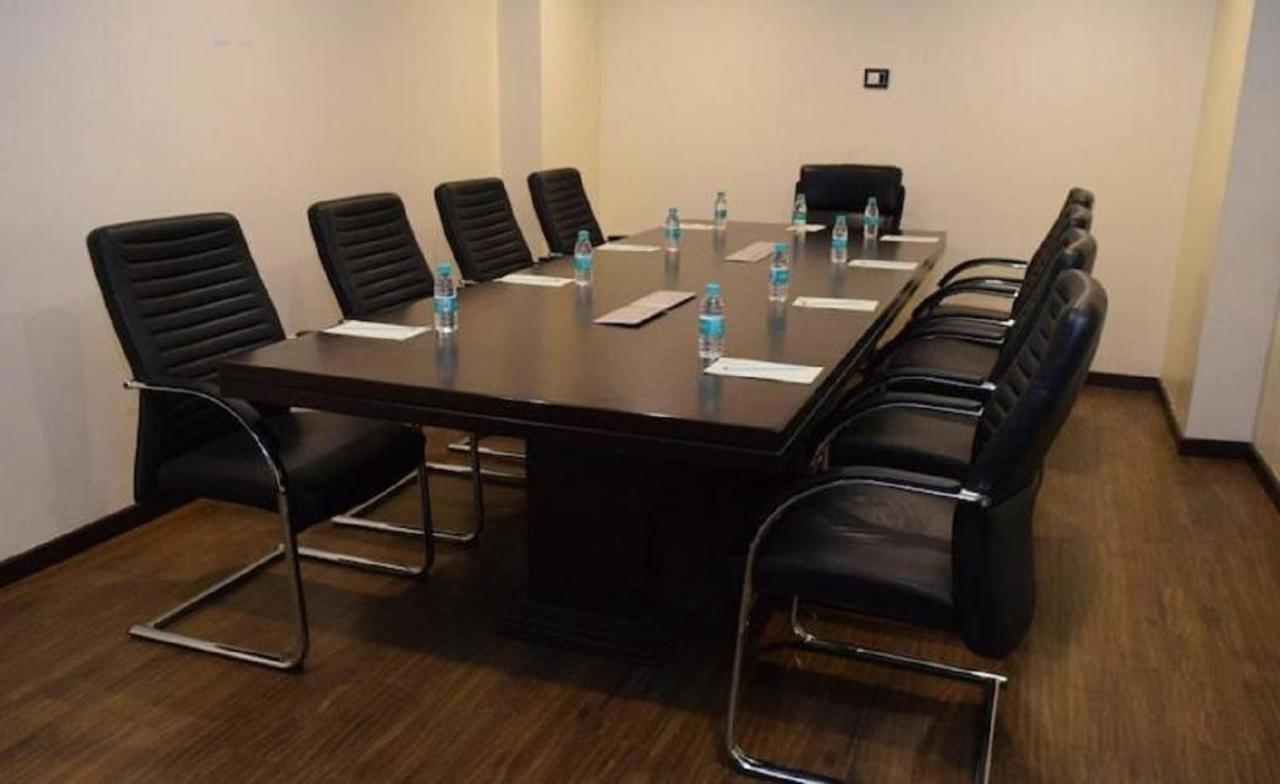 Hotel Atithi Guwahati Exteriör bild