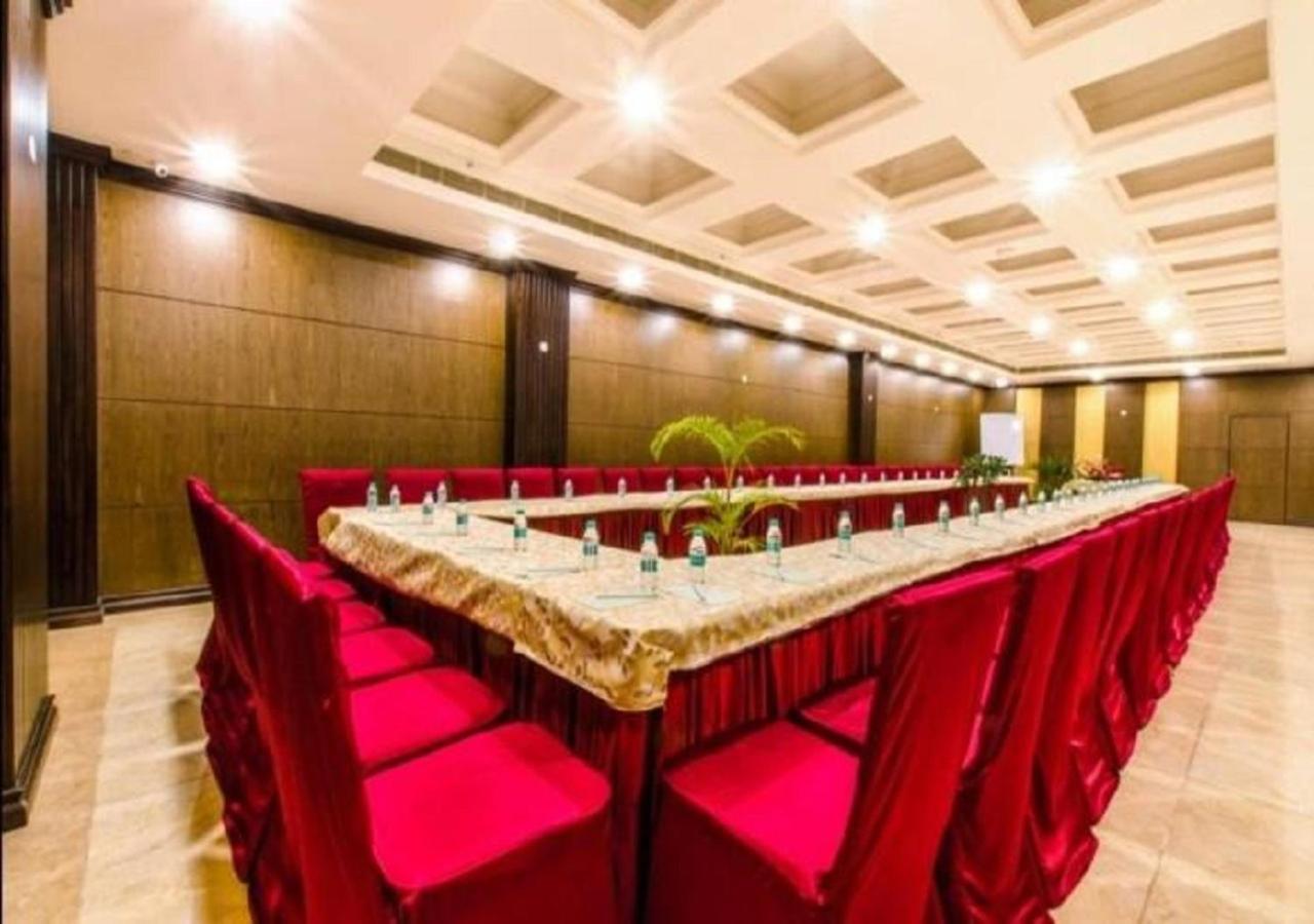 Hotel Atithi Guwahati Exteriör bild