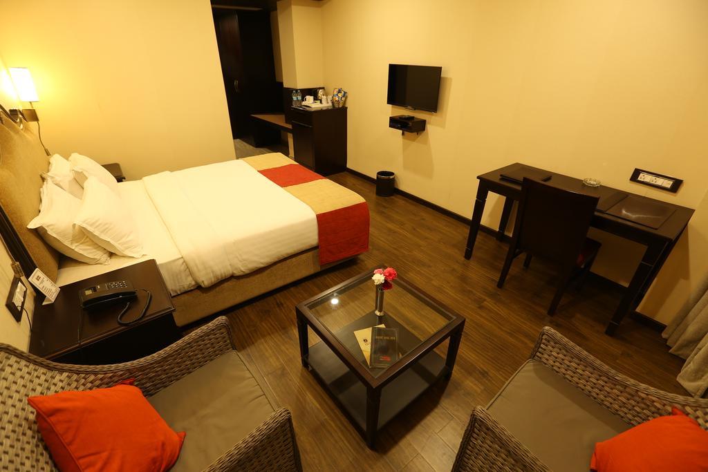 Hotel Atithi Guwahati Exteriör bild