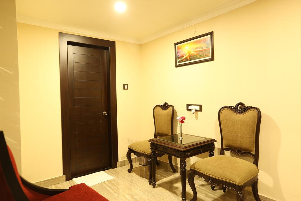 Hotel Atithi Guwahati Exteriör bild