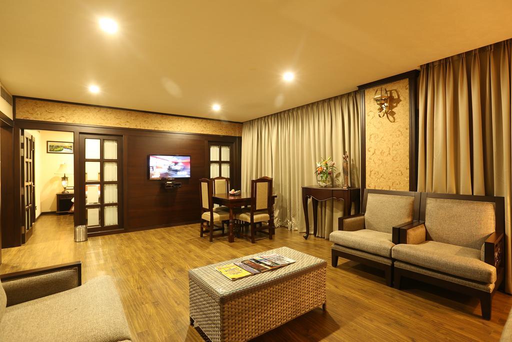Hotel Atithi Guwahati Exteriör bild