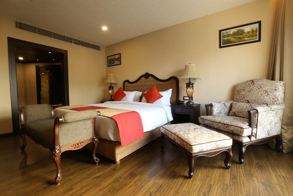 Hotel Atithi Guwahati Exteriör bild