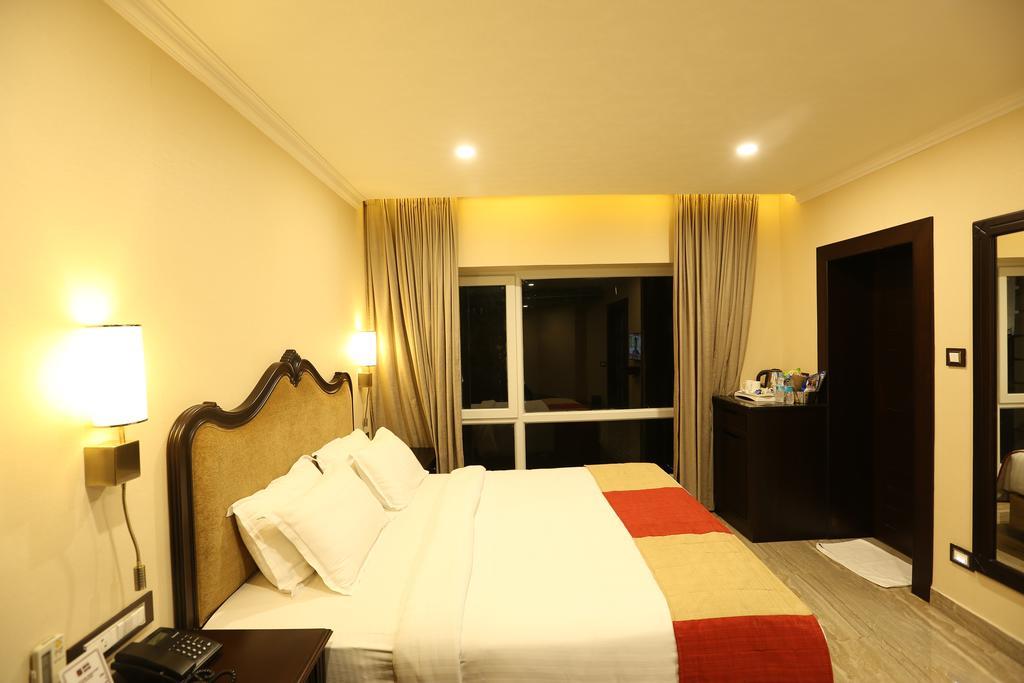 Hotel Atithi Guwahati Exteriör bild