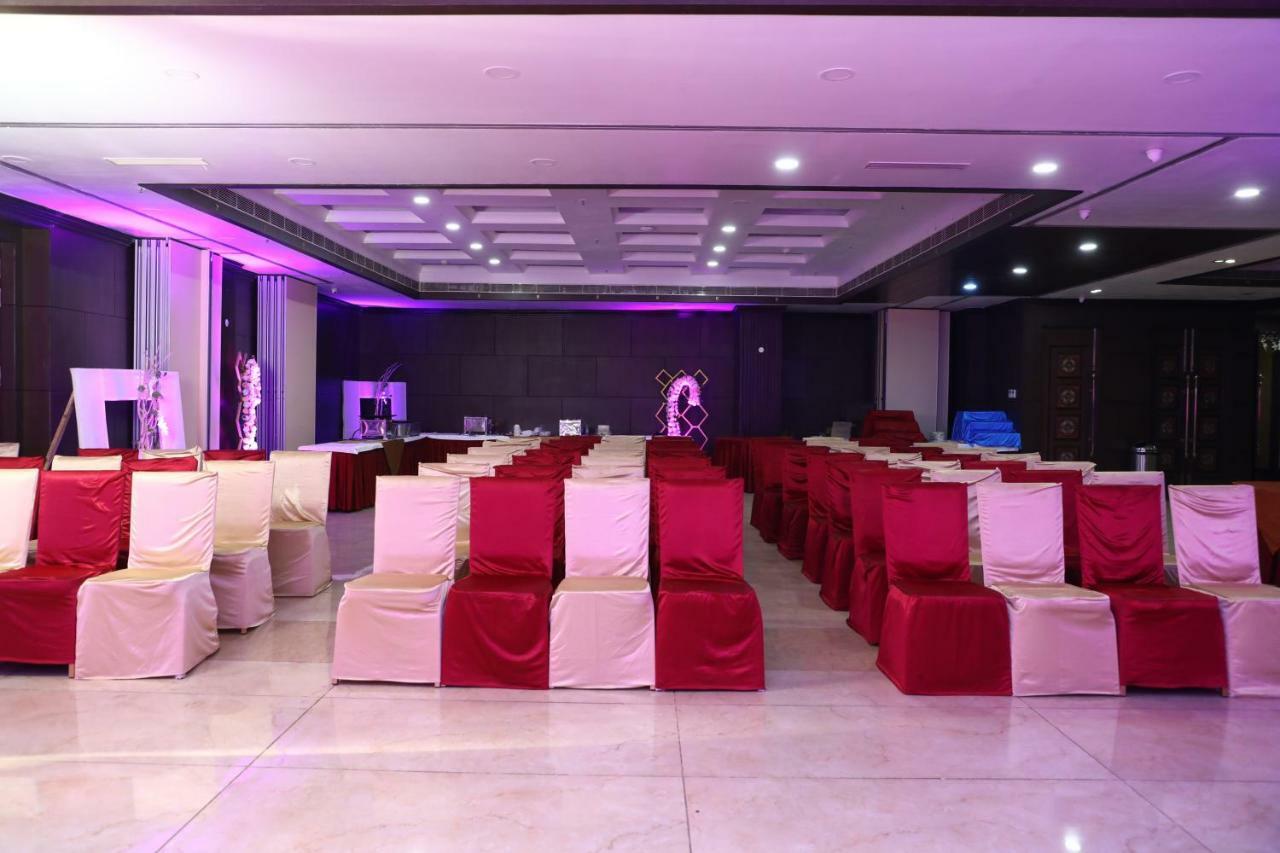 Hotel Atithi Guwahati Exteriör bild