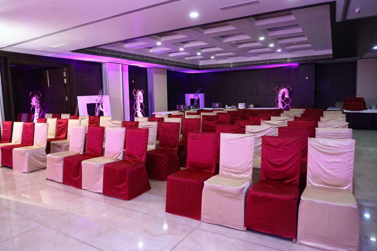 Hotel Atithi Guwahati Exteriör bild