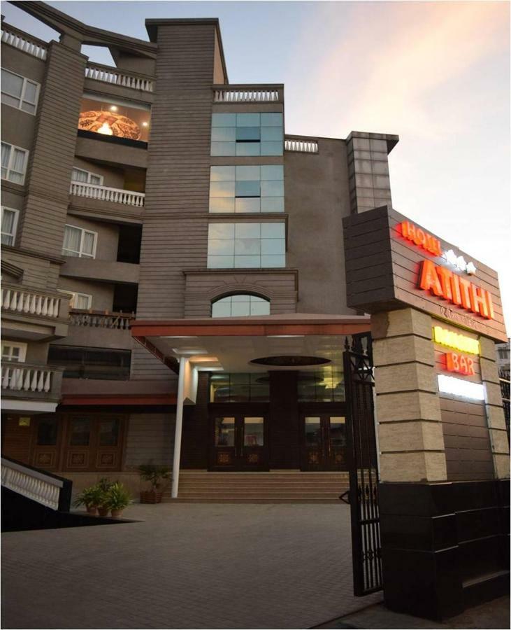Hotel Atithi Guwahati Exteriör bild