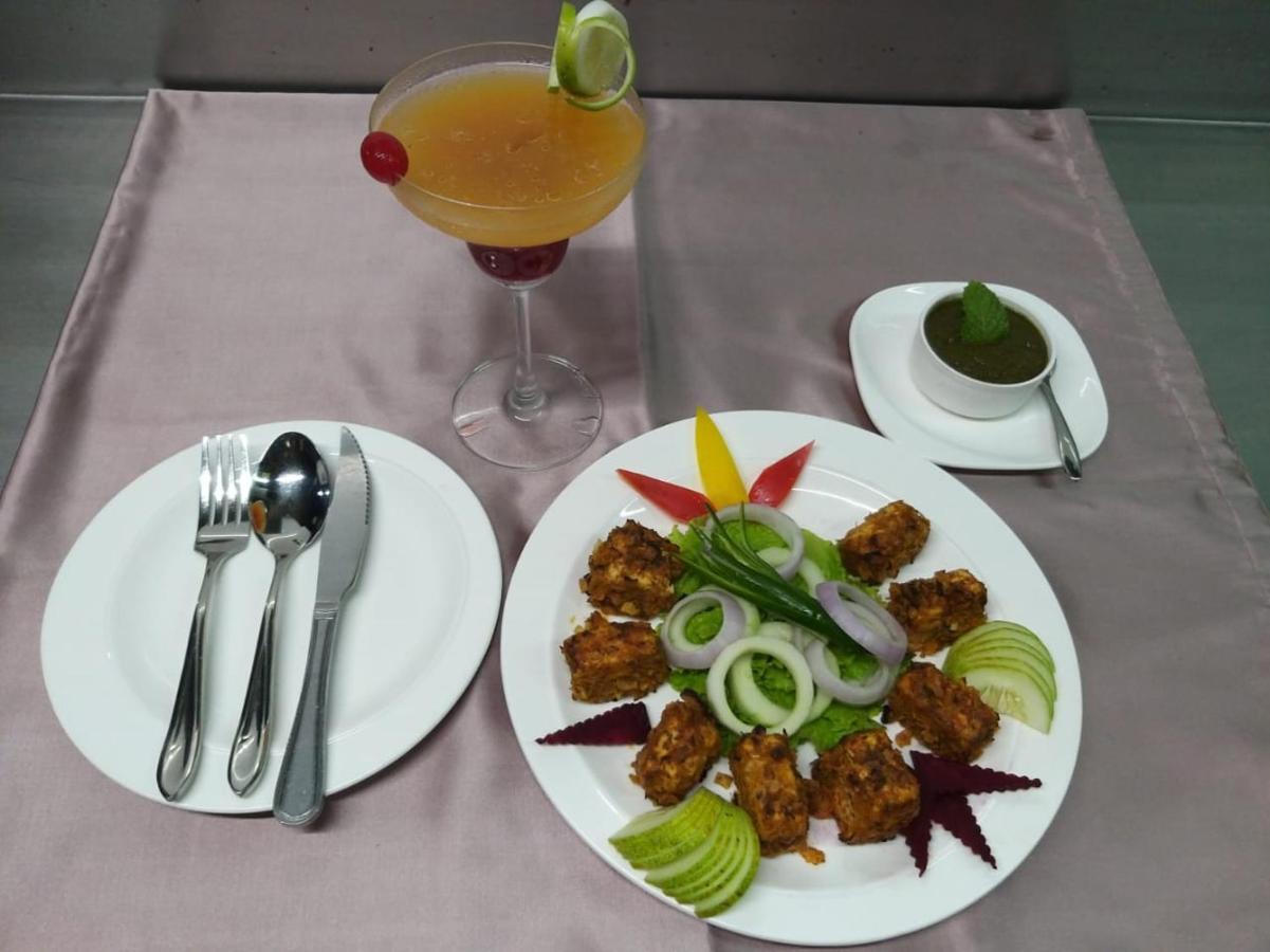 Hotel Atithi Guwahati Exteriör bild